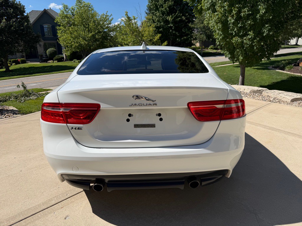 2017 Jaguar XE Image 6