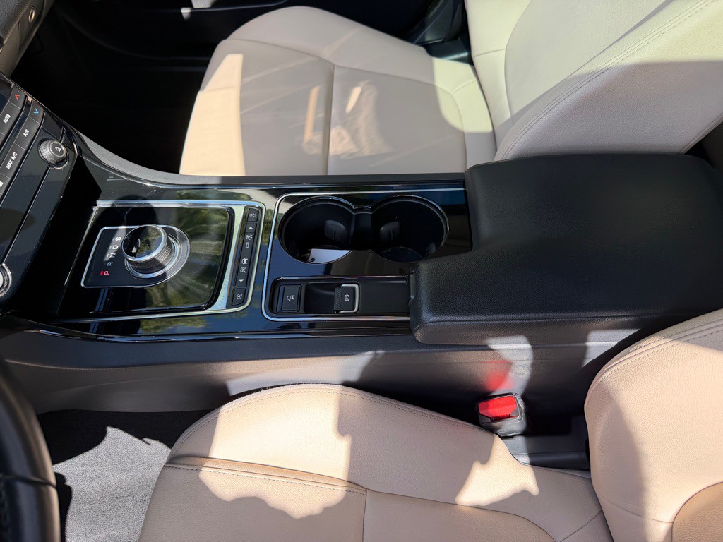 2017 Jaguar XE Image 14