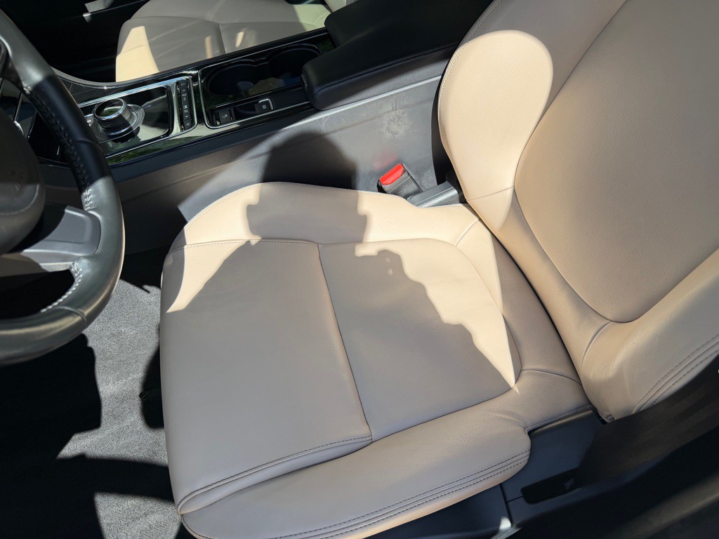 2017 Jaguar XE Image 15
