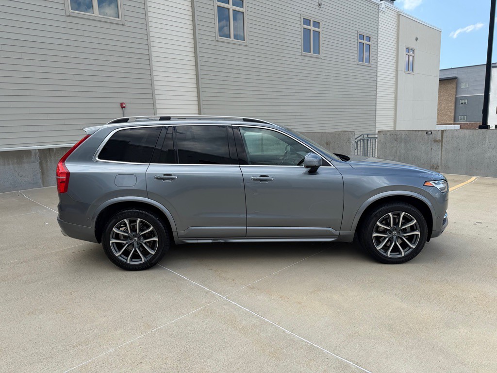 2017 Volvo XC90 Image 2