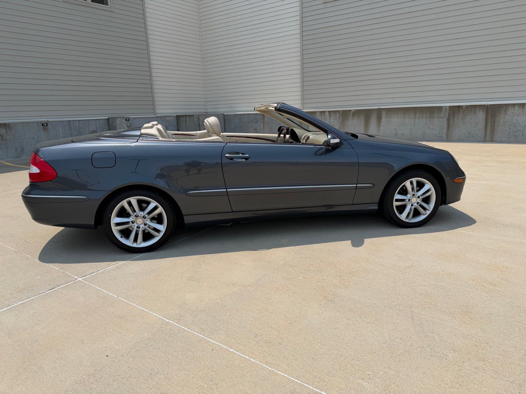 2008 Mercedes-Benz CLK-Class Image 8