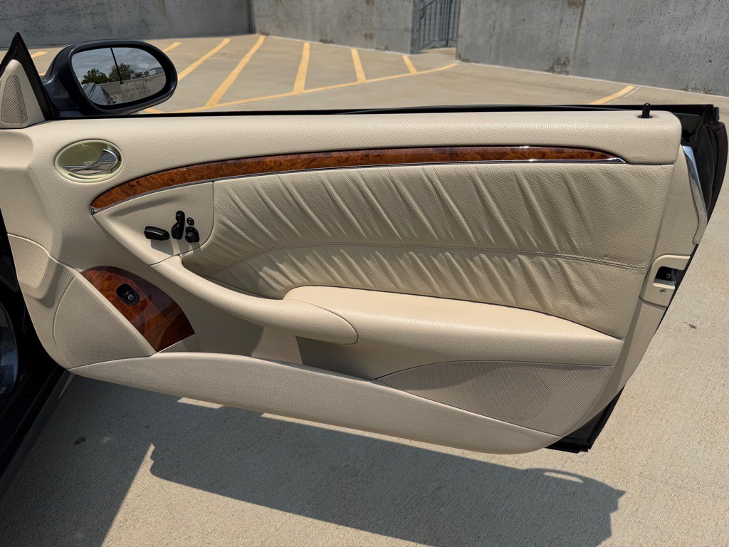2008 Mercedes-Benz CLK-Class Image 32