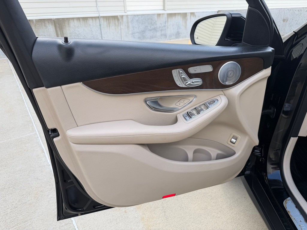2019 Mercedes-Benz GLC-Class Image 9
