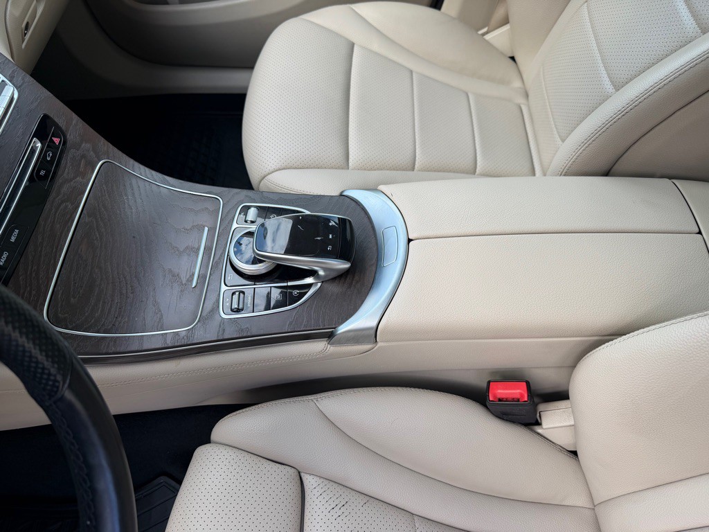 2019 Mercedes-Benz GLC-Class Image 12