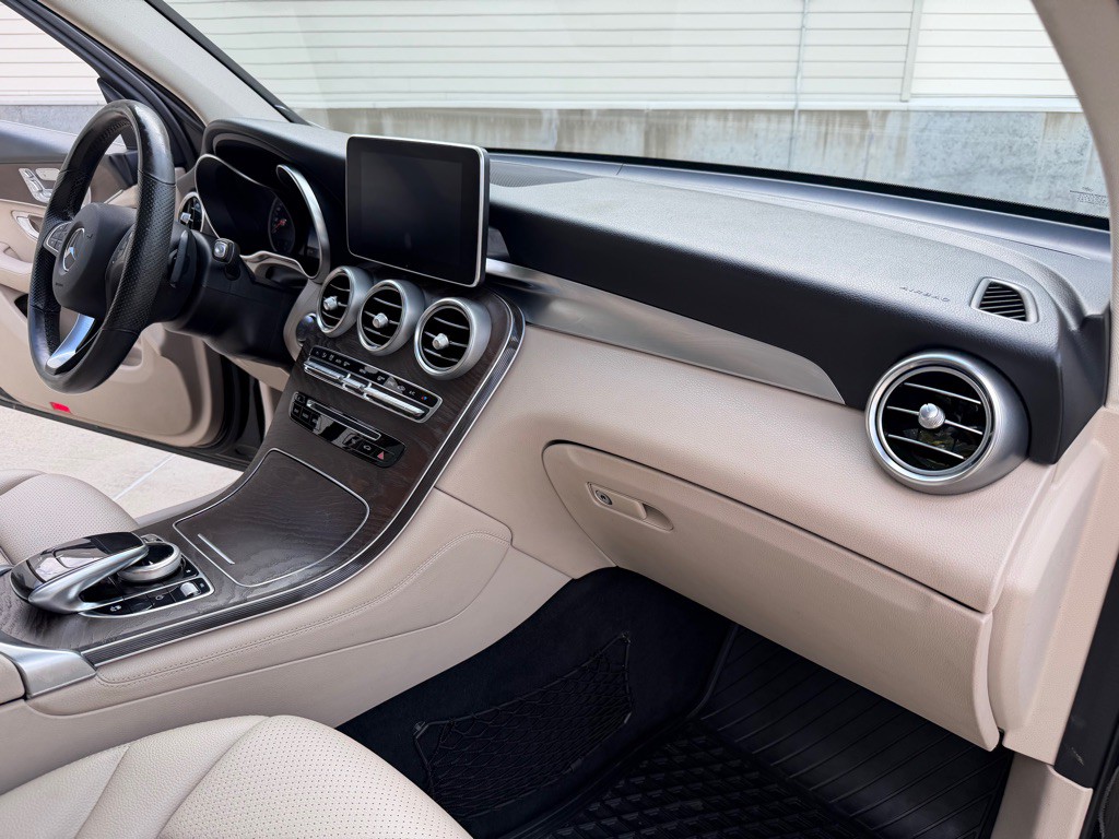 2019 Mercedes-Benz GLC-Class Image 23