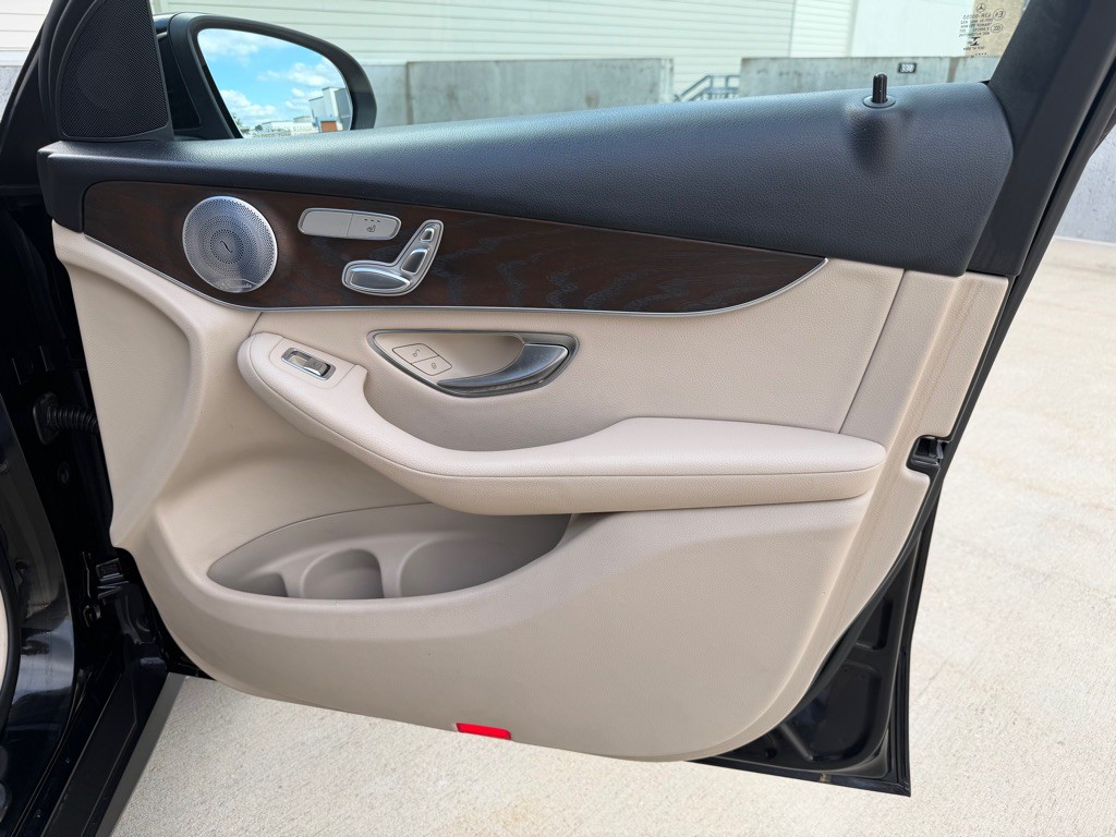 2019 Mercedes-Benz GLC-Class Image 28