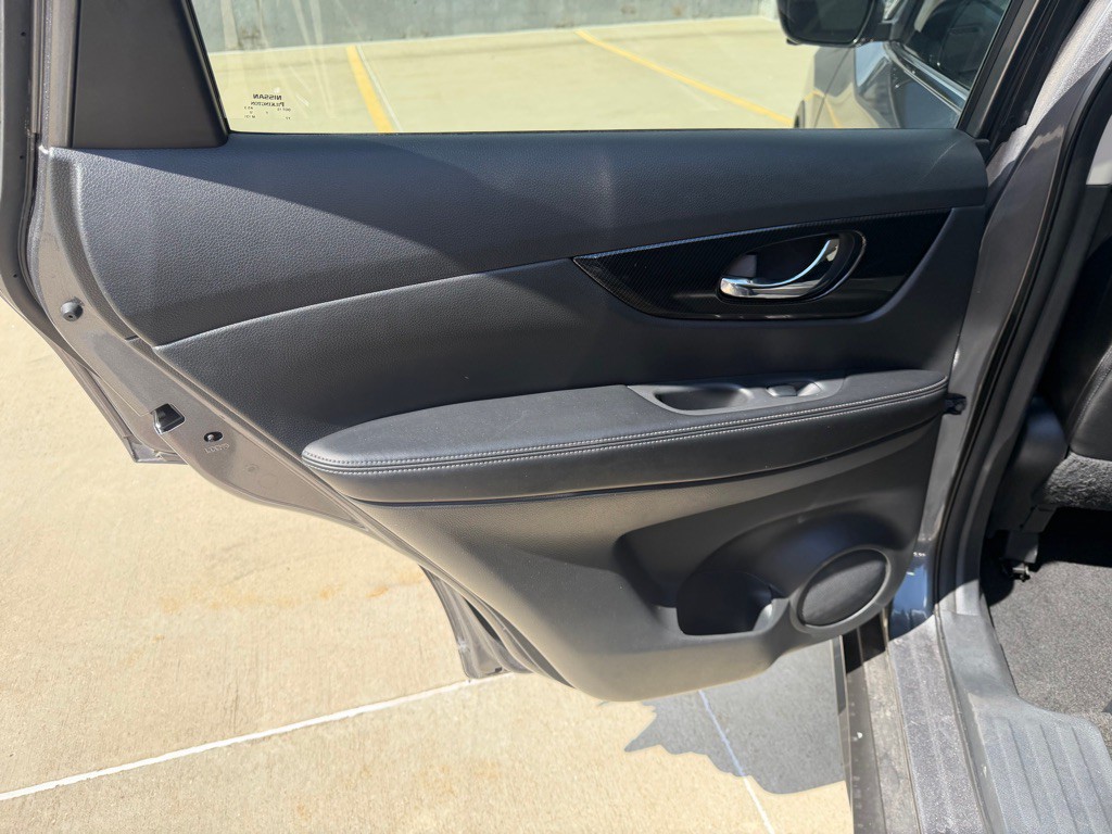 2017 Nissan Rogue Image 23