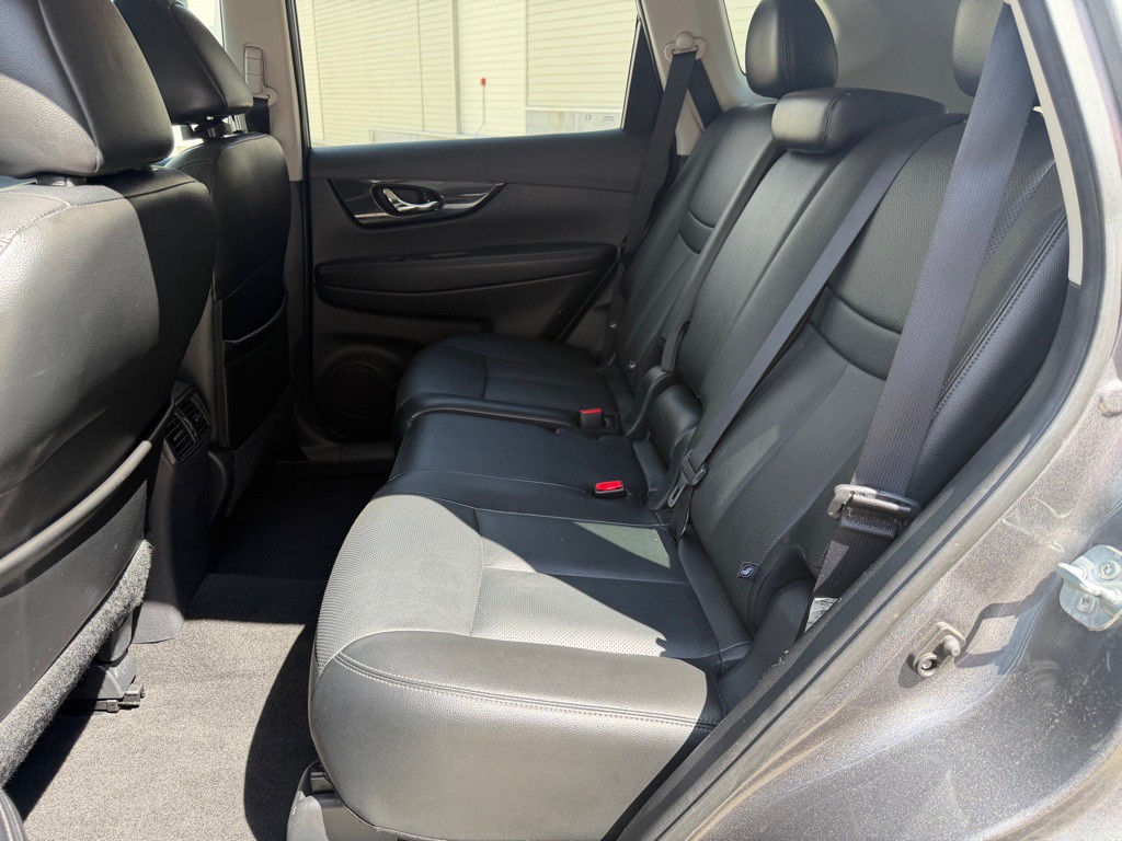 2017 Nissan Rogue Image 24