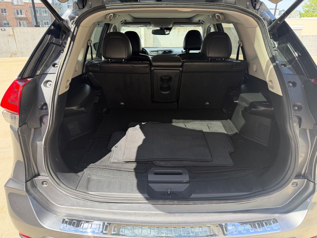 2017 Nissan Rogue Image 25
