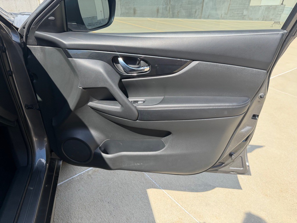 2017 Nissan Rogue Image 28