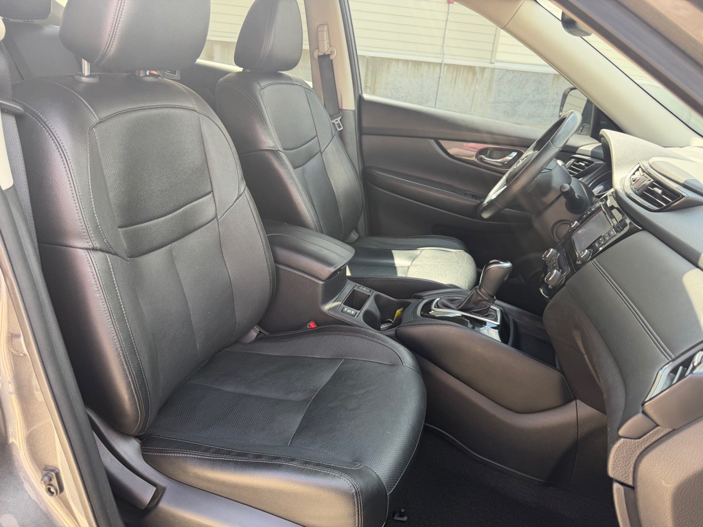 2017 Nissan Rogue Image 30
