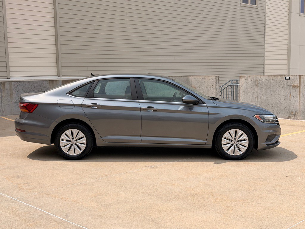 2019 Volkswagen Jetta Image 2