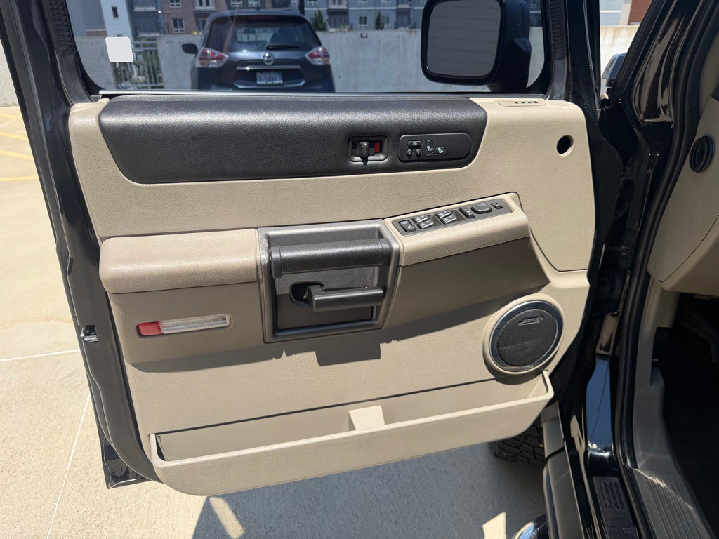 2004 HUMMER H2 Image 12