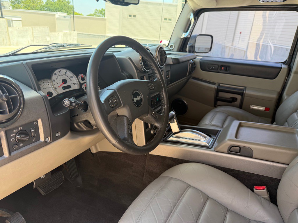 2004 HUMMER H2 Image 13
