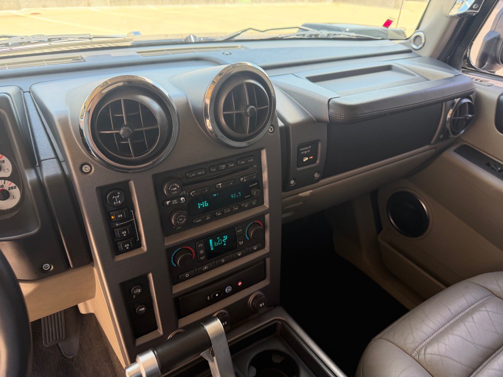 2004 HUMMER H2 Image 18