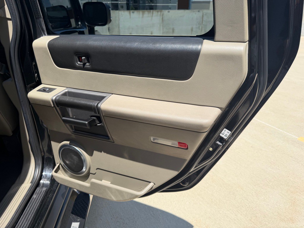 2004 HUMMER H2 Image 24