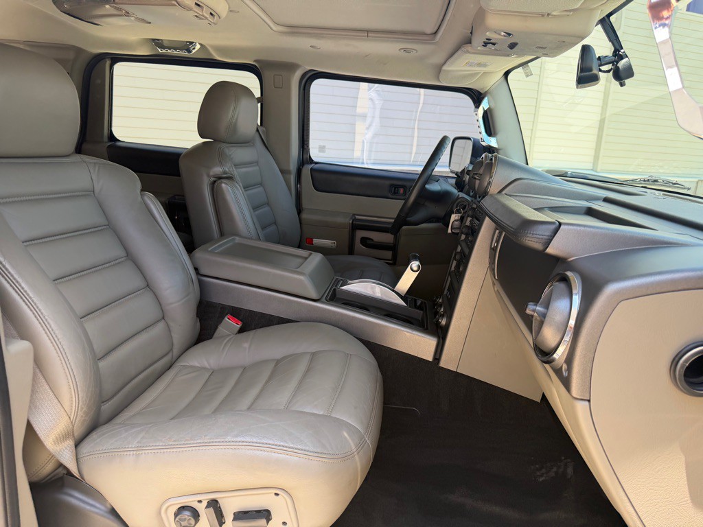 2004 HUMMER H2 Image 28