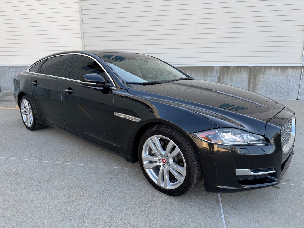 2018 Jaguar XJ Image 1