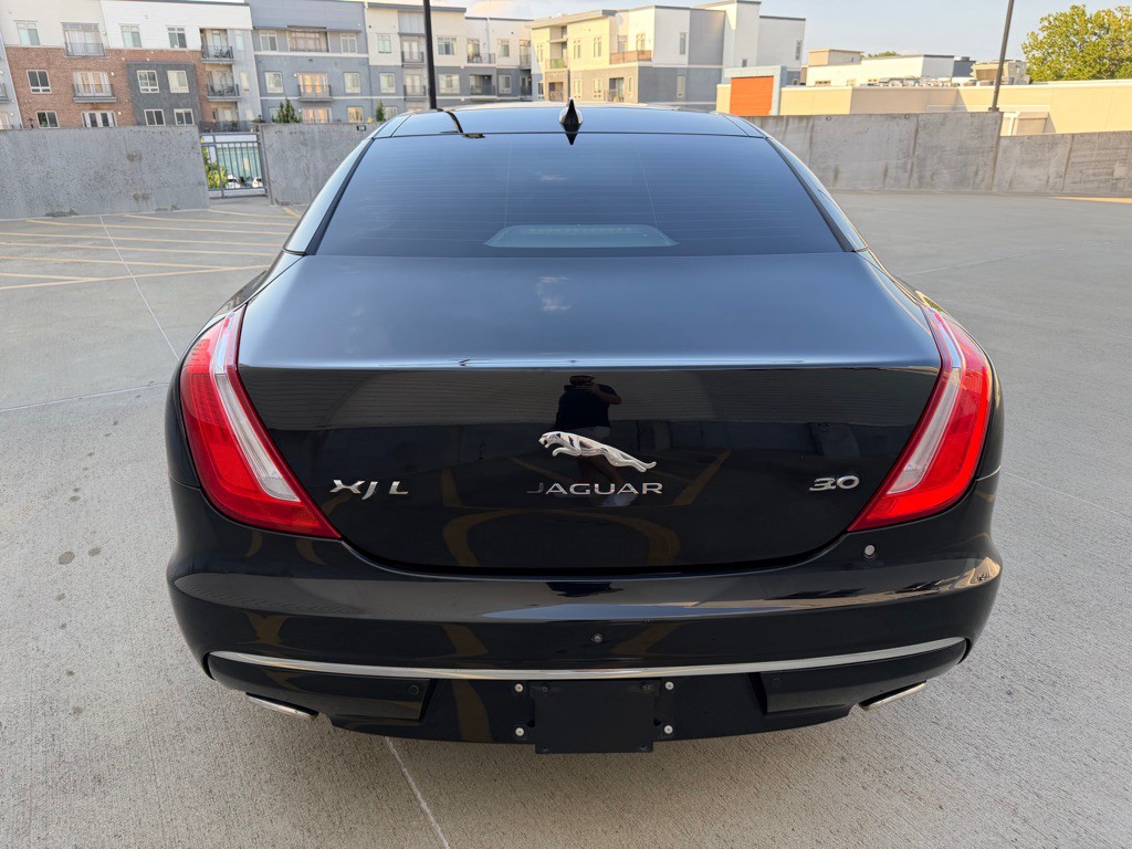 2018 Jaguar XJ Image 4