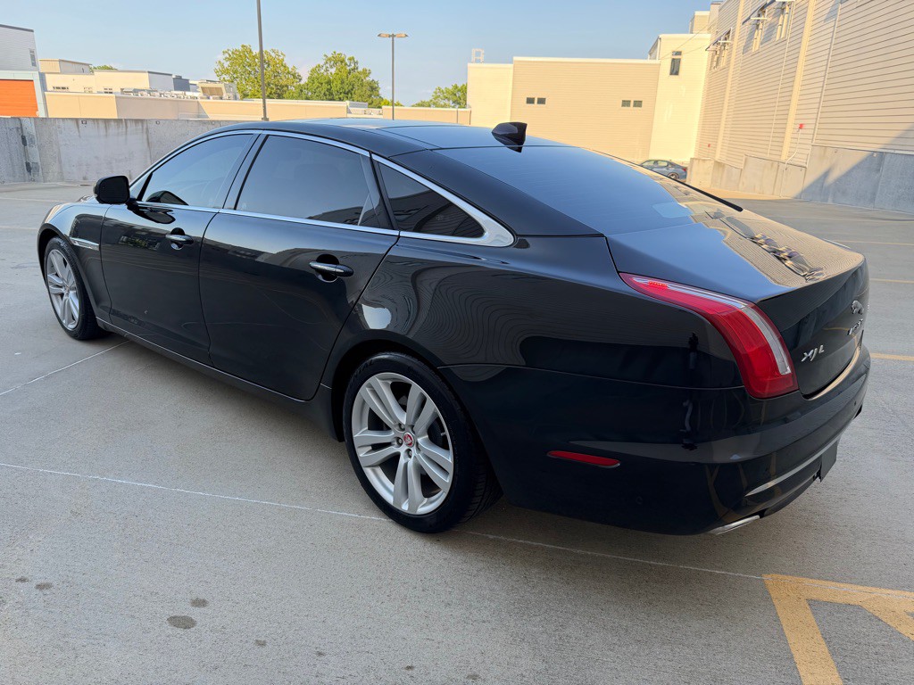 2018 Jaguar XJ Image 5