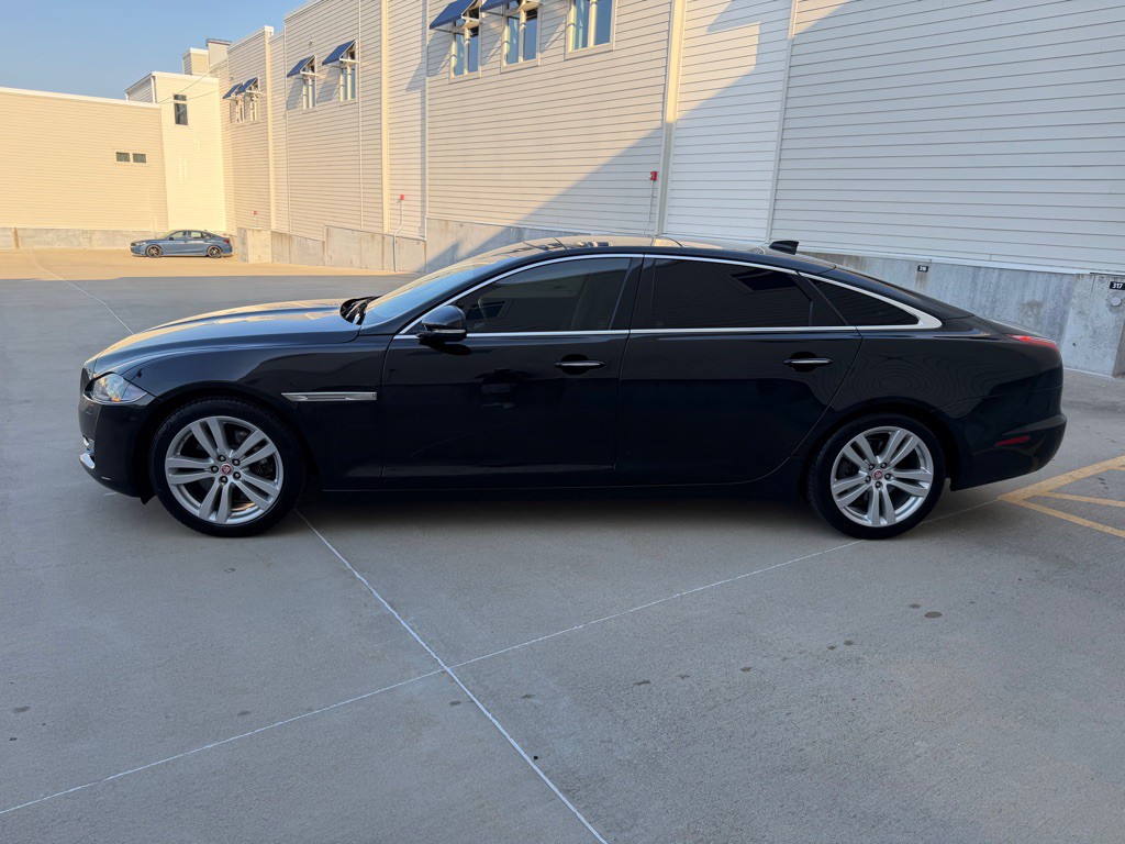 2018 Jaguar XJ Image 6