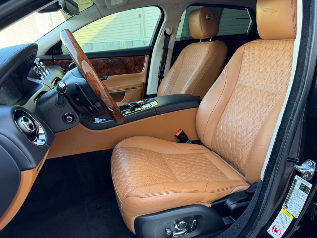 2018 Jaguar XJ Image 12