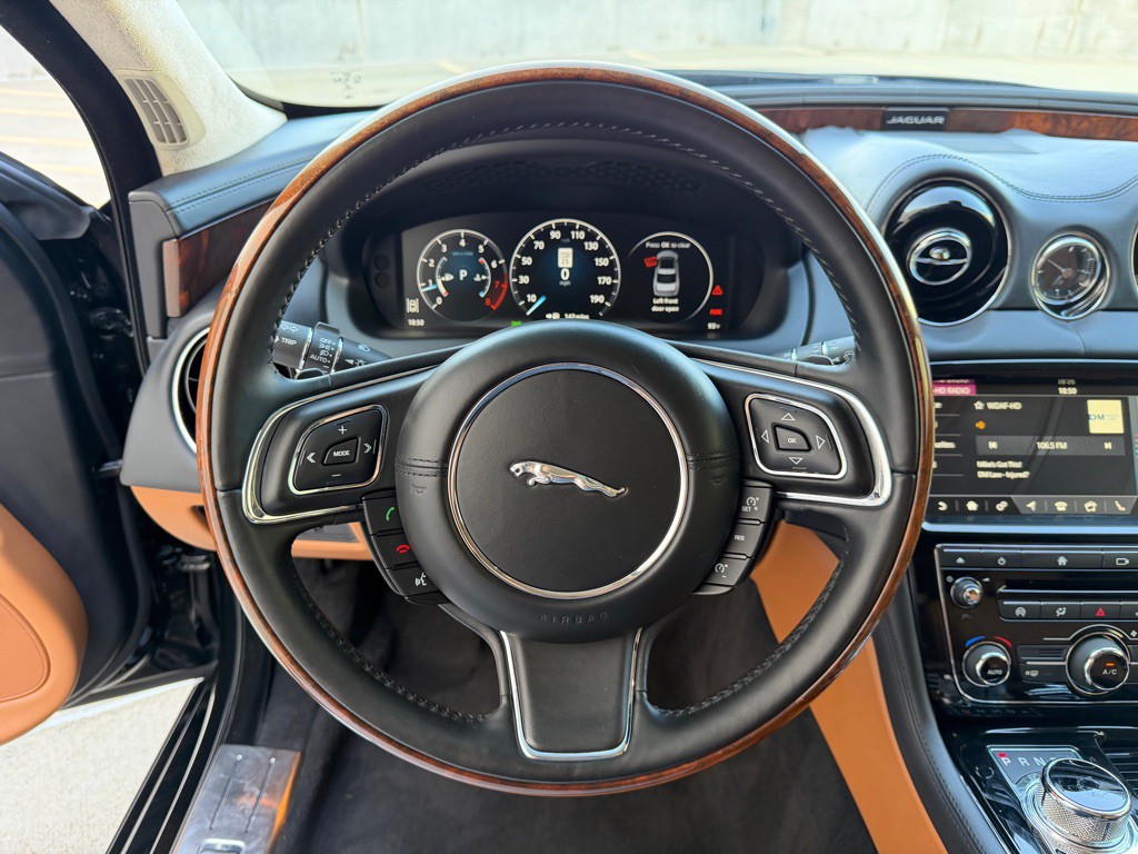 2018 Jaguar XJ Image 13
