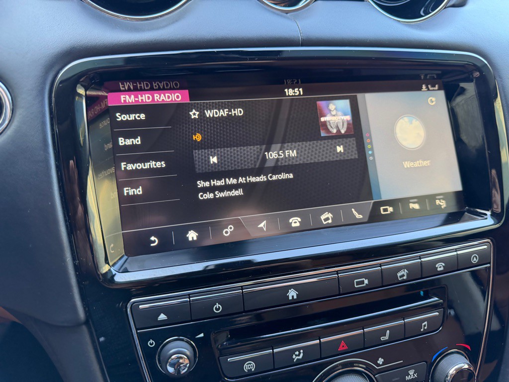 2018 Jaguar XJ Image 17