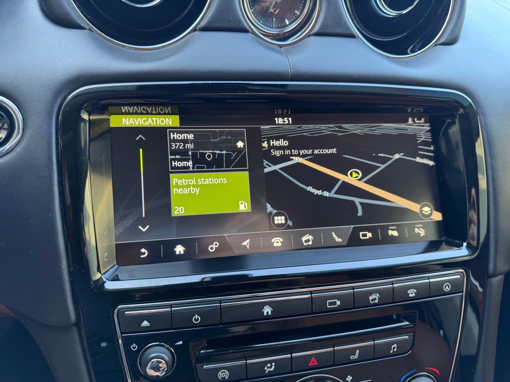 2018 Jaguar XJ Image 18