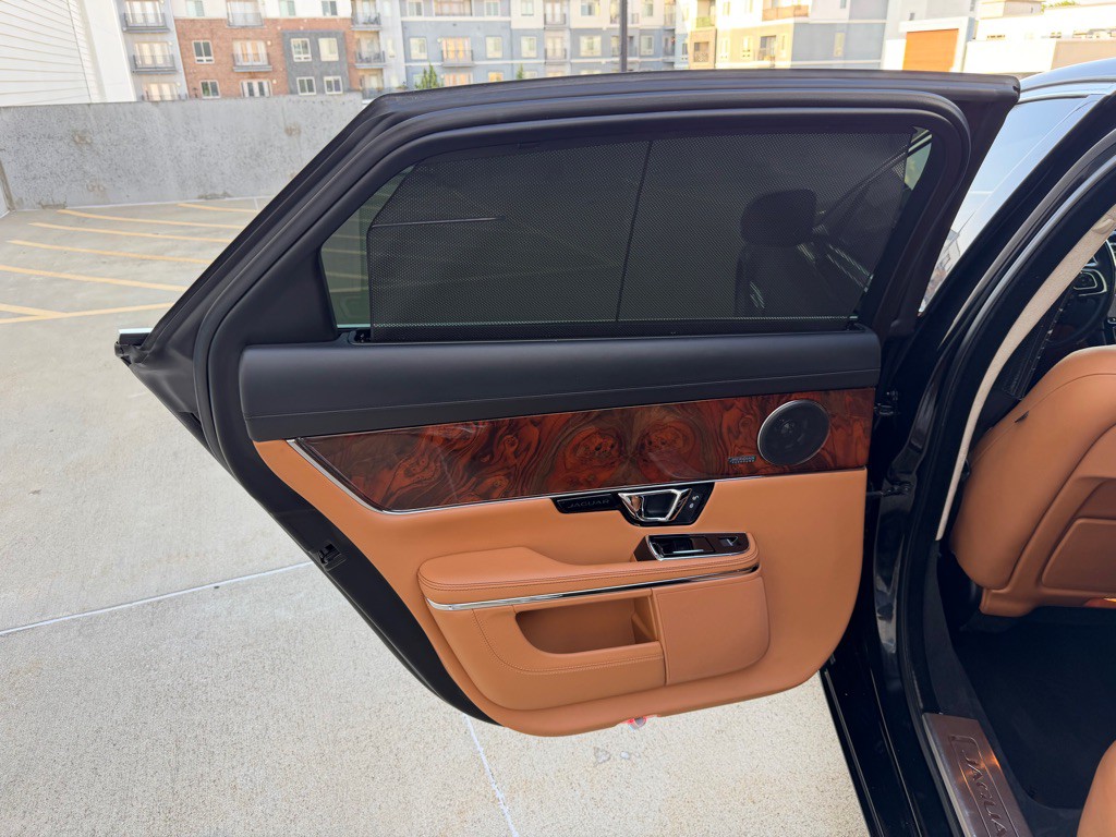 2018 Jaguar XJ Image 23