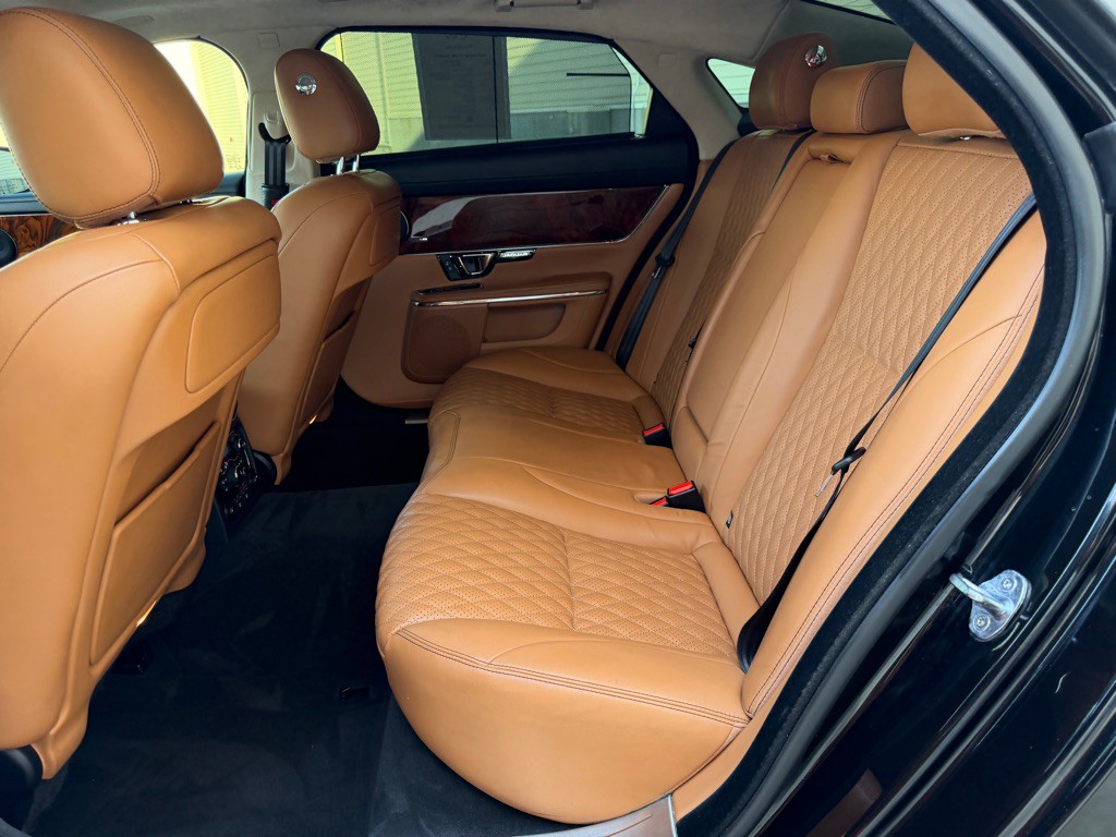 2018 Jaguar XJ Image 24