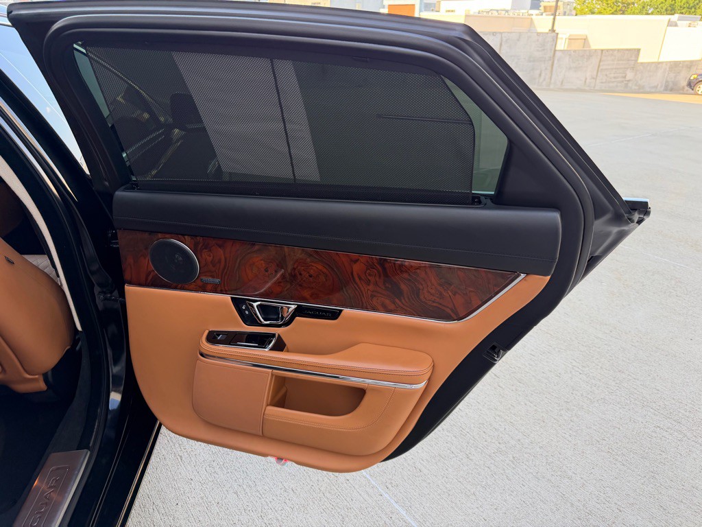 2018 Jaguar XJ Image 28