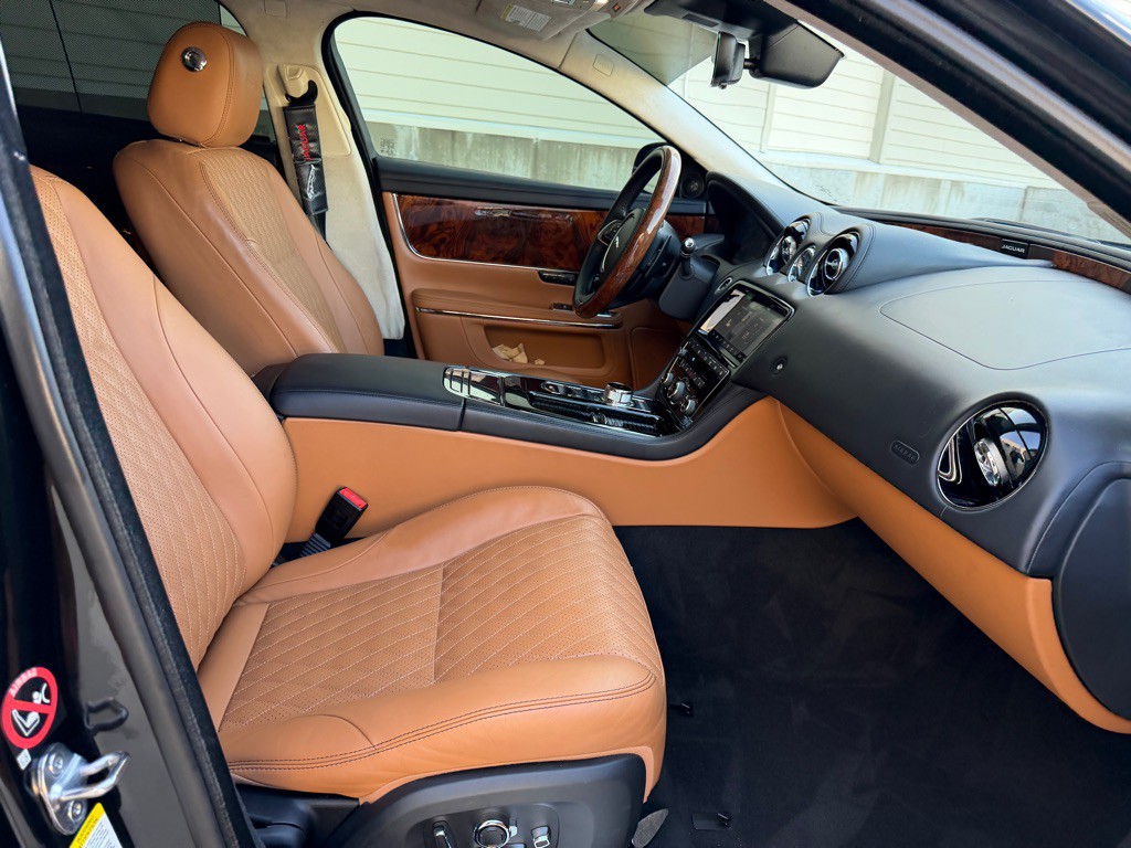 2018 Jaguar XJ Image 31