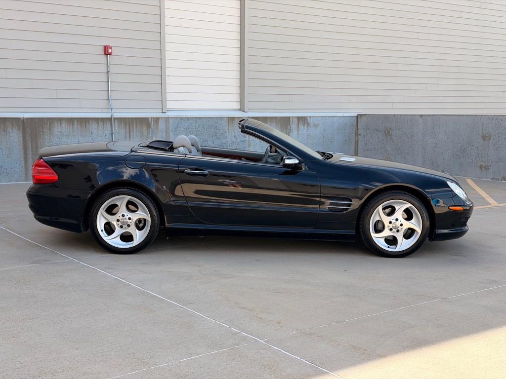 2004 Mercedes-Benz SL-Class Image 2