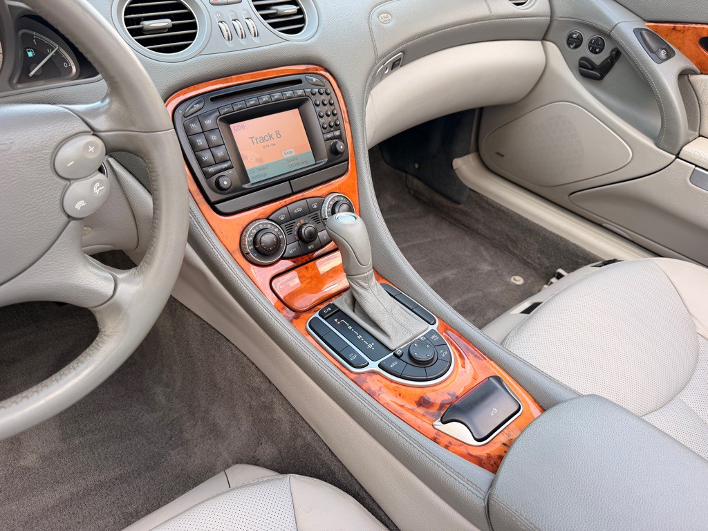 2004 Mercedes-Benz SL-Class Image 12