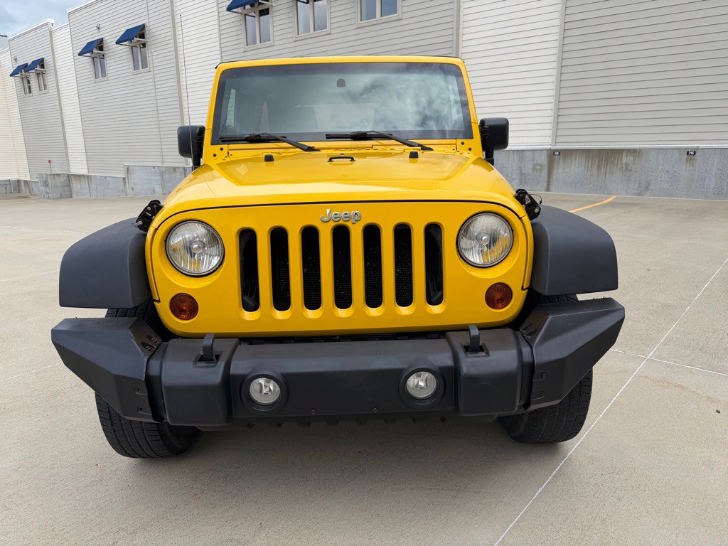 2011 Jeep Wrangler Unlimited Image 2
