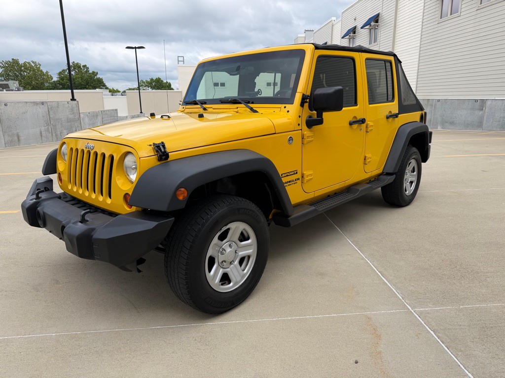 2011 Jeep Wrangler Unlimited Image 3