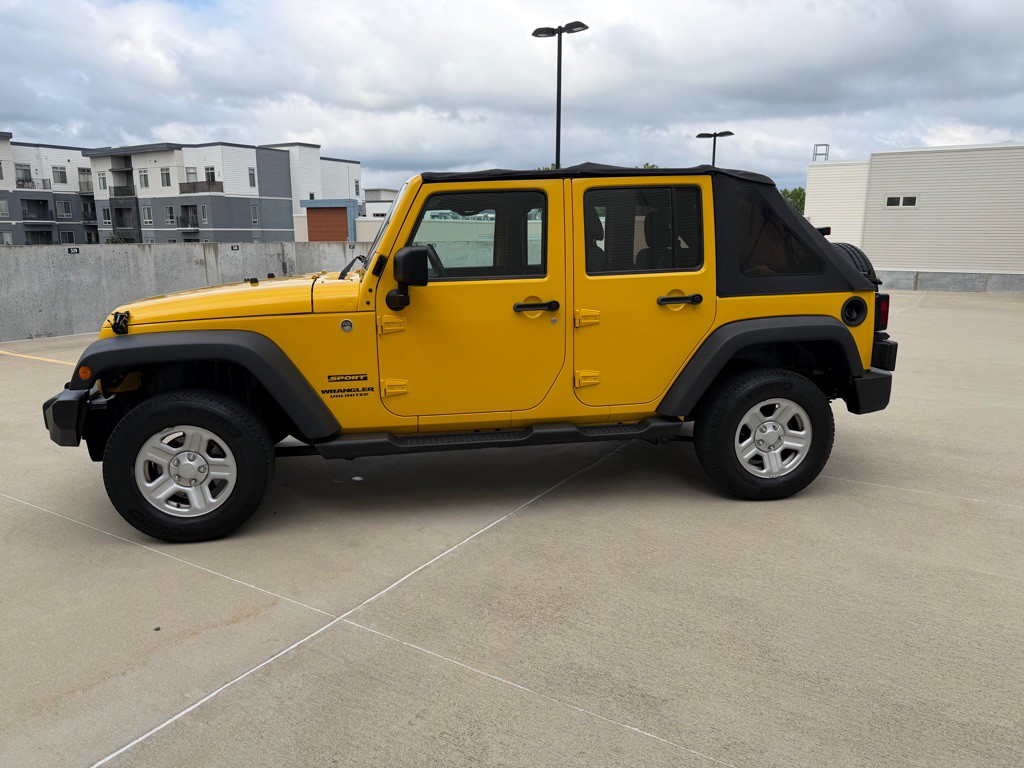 2011 Jeep Wrangler Unlimited Image 4