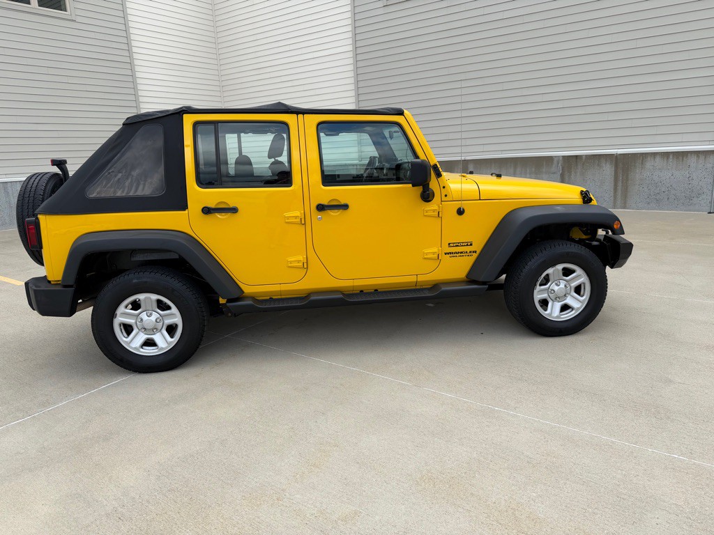 2011 Jeep Wrangler Unlimited Image 8