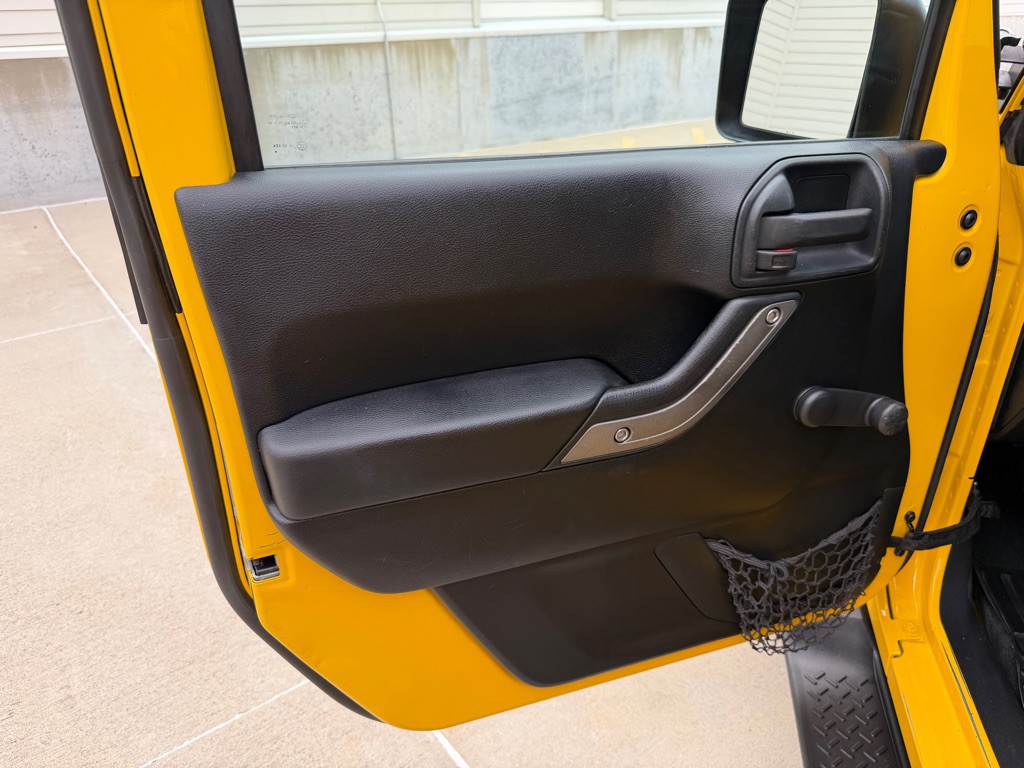 2011 Jeep Wrangler Unlimited Image 11