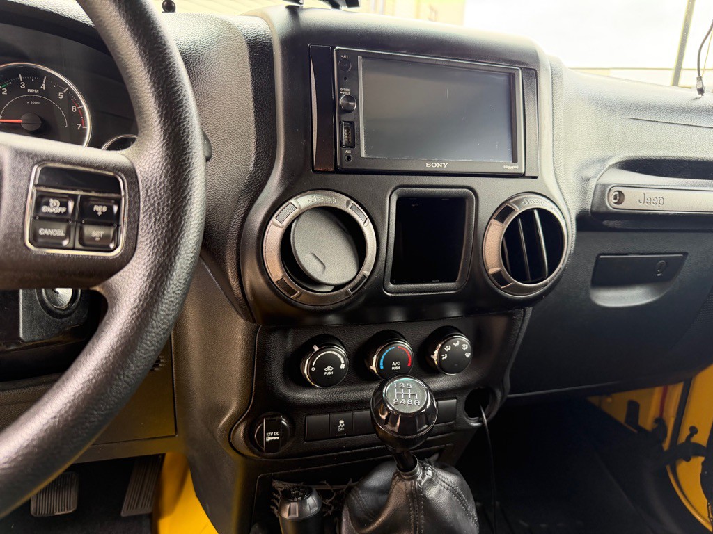 2011 Jeep Wrangler Unlimited Image 13