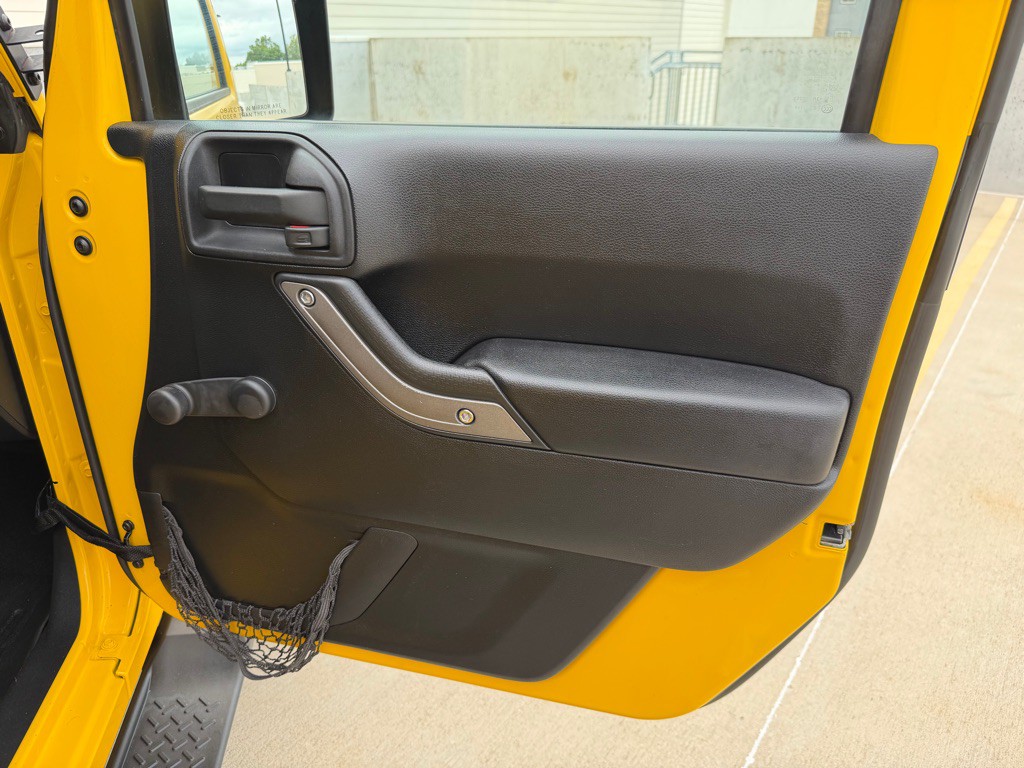 2011 Jeep Wrangler Unlimited Image 27