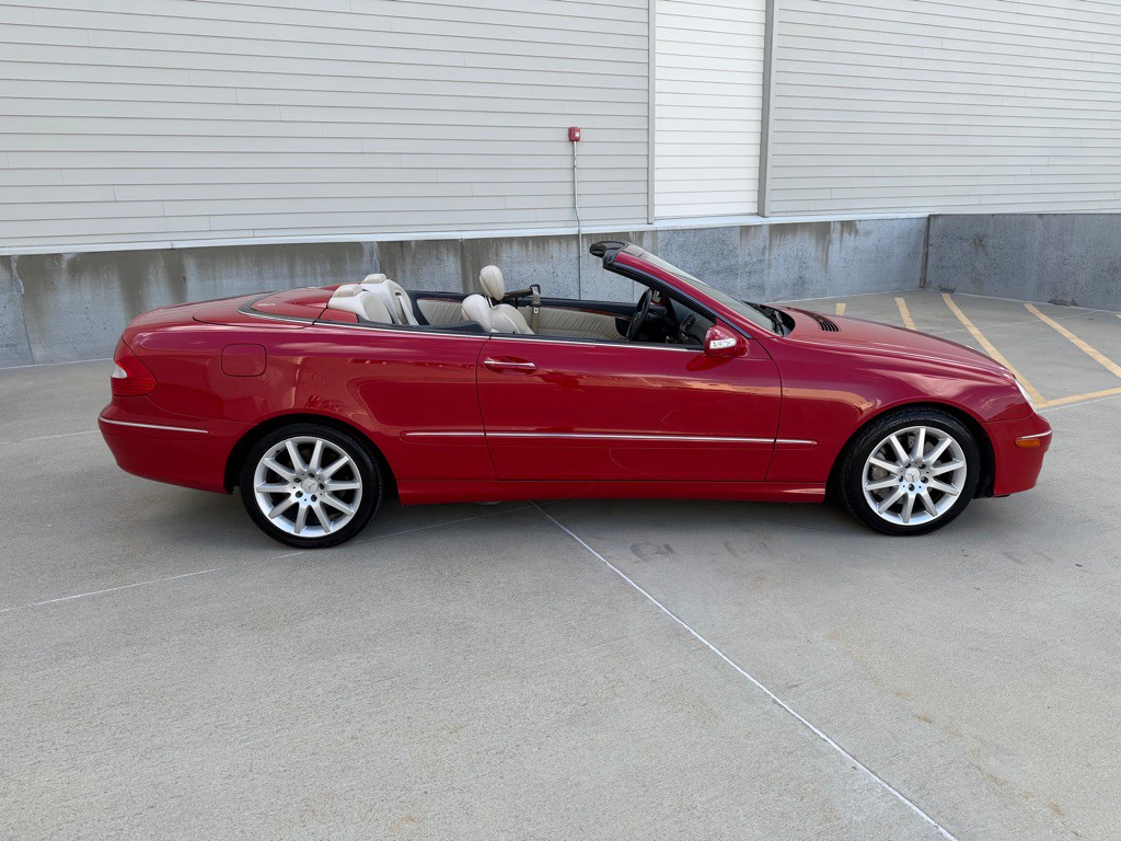 2007 Mercedes-Benz CLK-Class Image 2