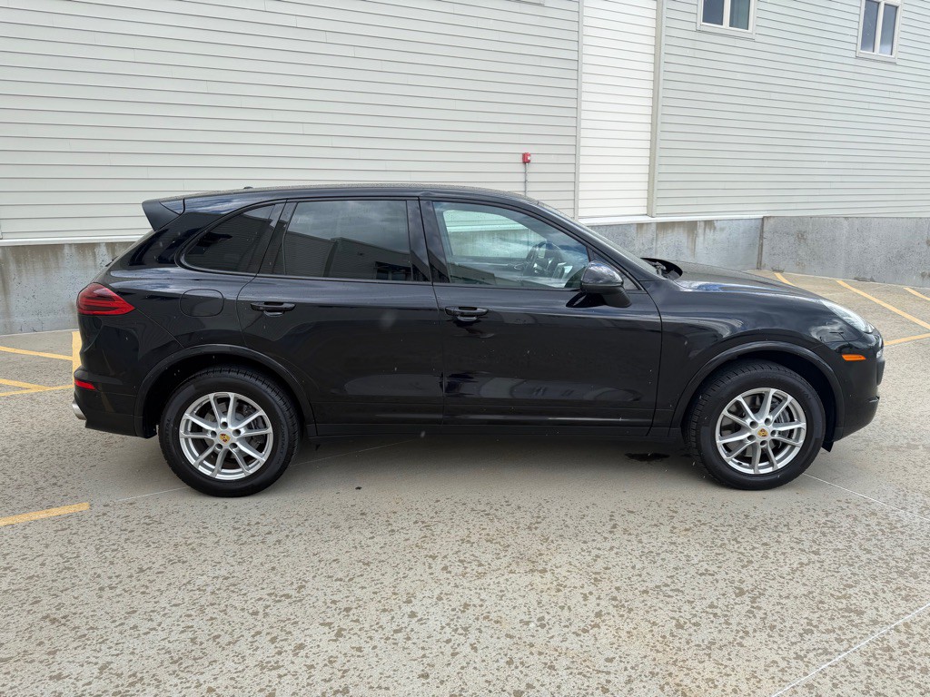 2017 Porsche Cayenne Image 2