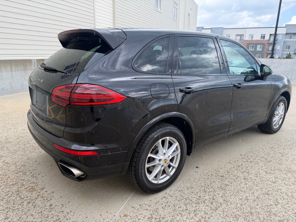 2017 Porsche Cayenne Image 3