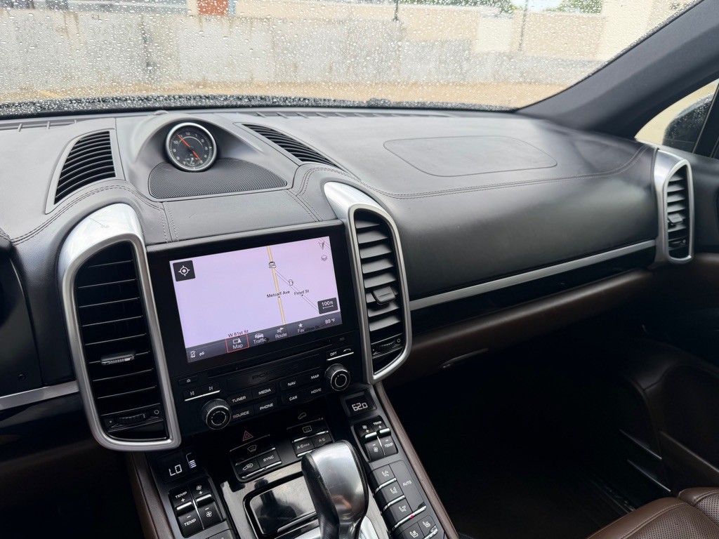 2017 Porsche Cayenne Image 15
