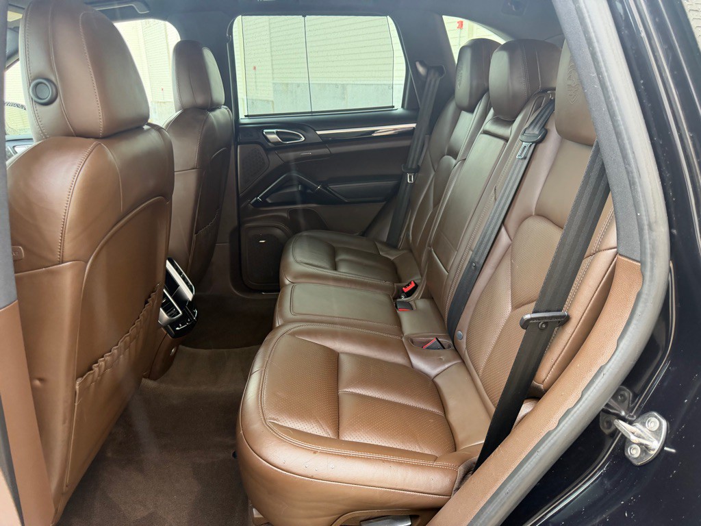 2017 Porsche Cayenne Image 21