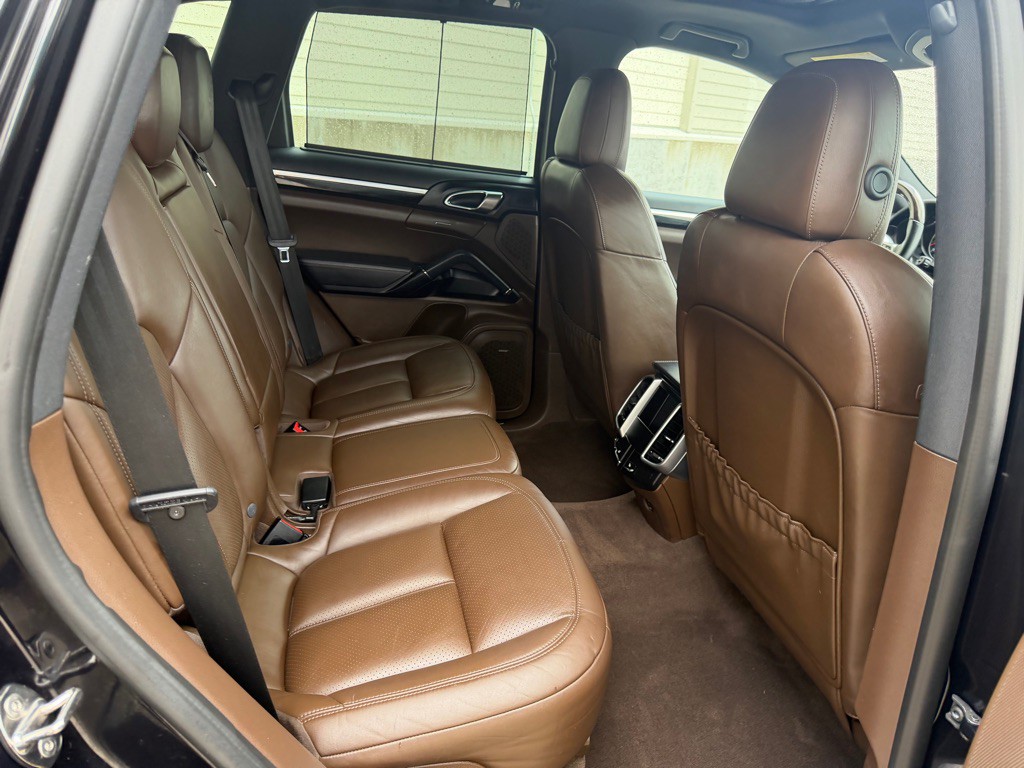 2017 Porsche Cayenne Image 24