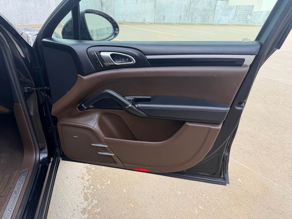2017 Porsche Cayenne Image 25