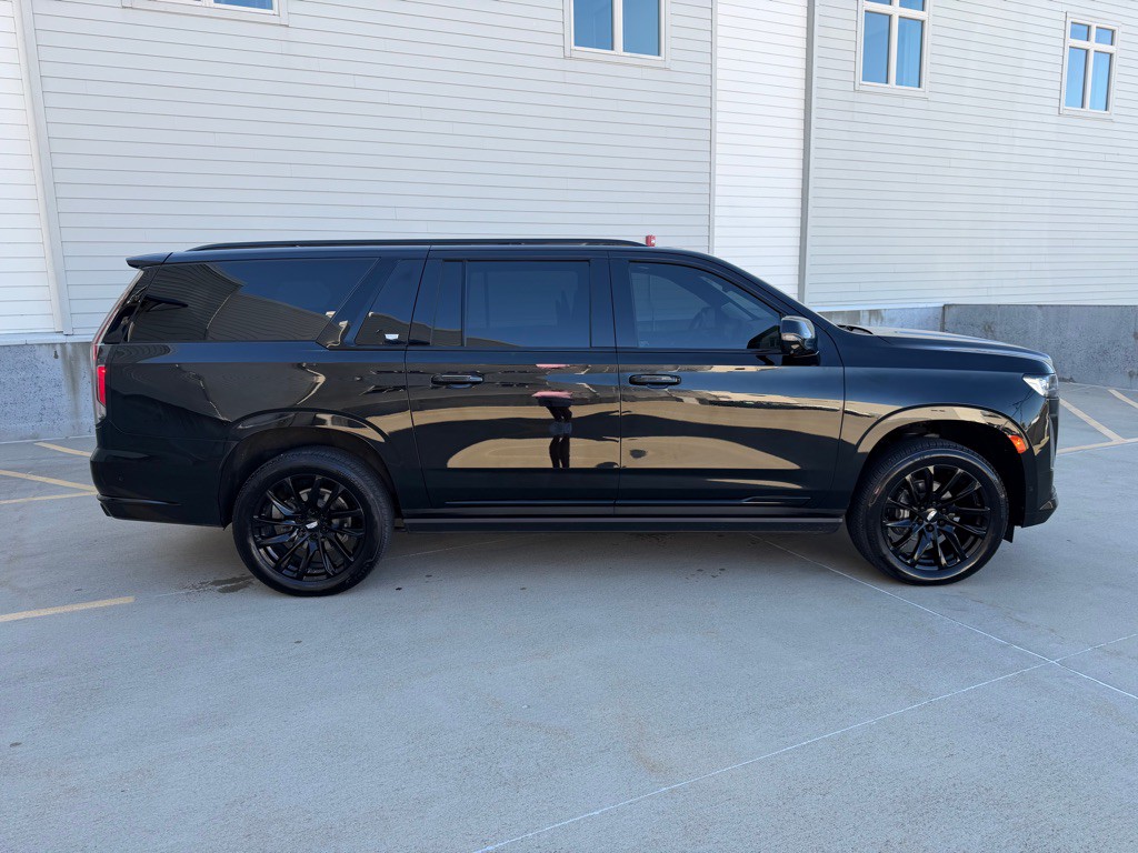 2023 Cadillac Escalade Image 2